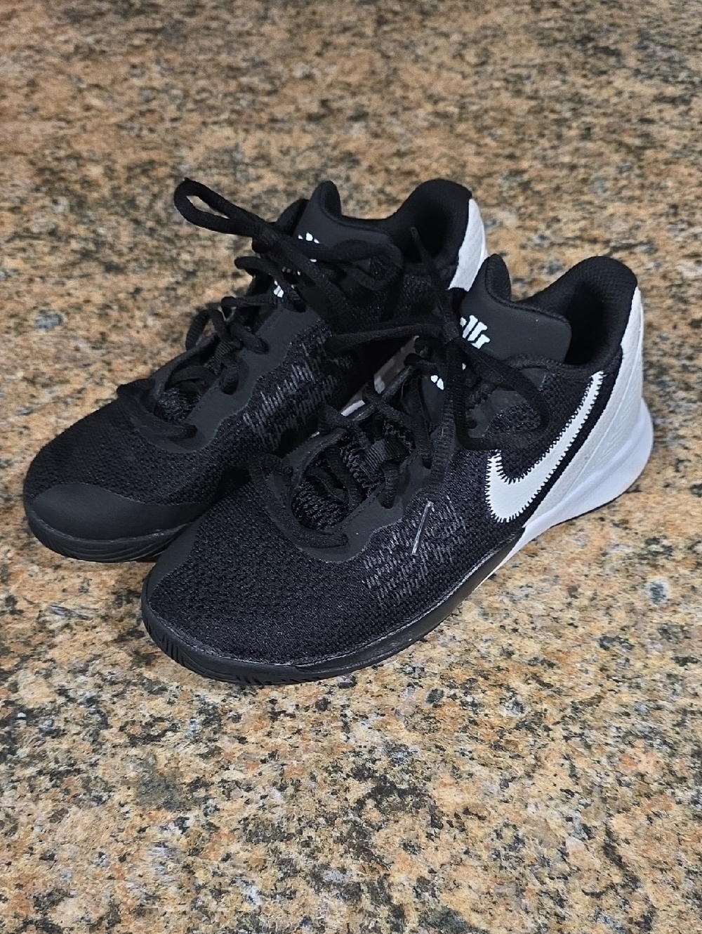 Nike Kyrie Kids Black and White Basketball Shoes Size 3Y